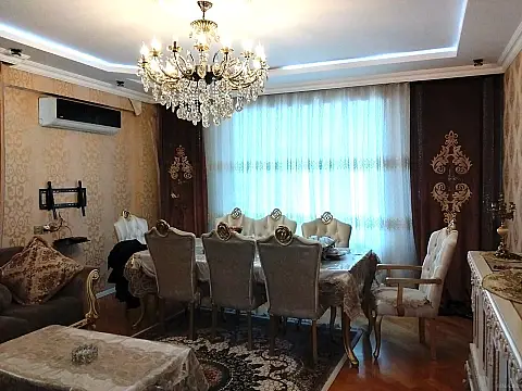 Satılır 4 otaqlı mənzil 145 m²