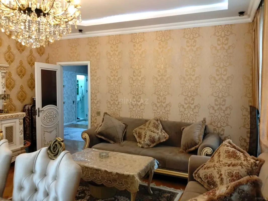 Satılır 4 otaqlı mənzil 145 m²