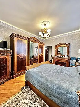 Satılır 3 otaqlı mənzil 152 m²