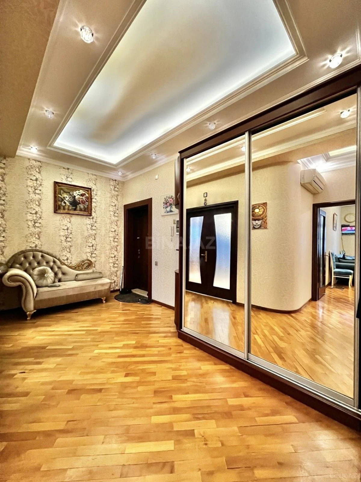 Satılır 3 otaqlı mənzil 152 m²