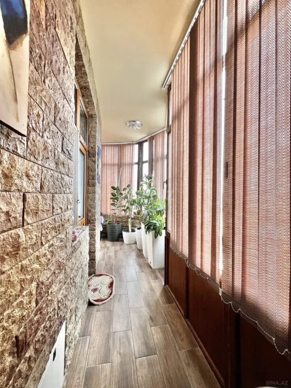Satılır 3 otaqlı mənzil 152 m²