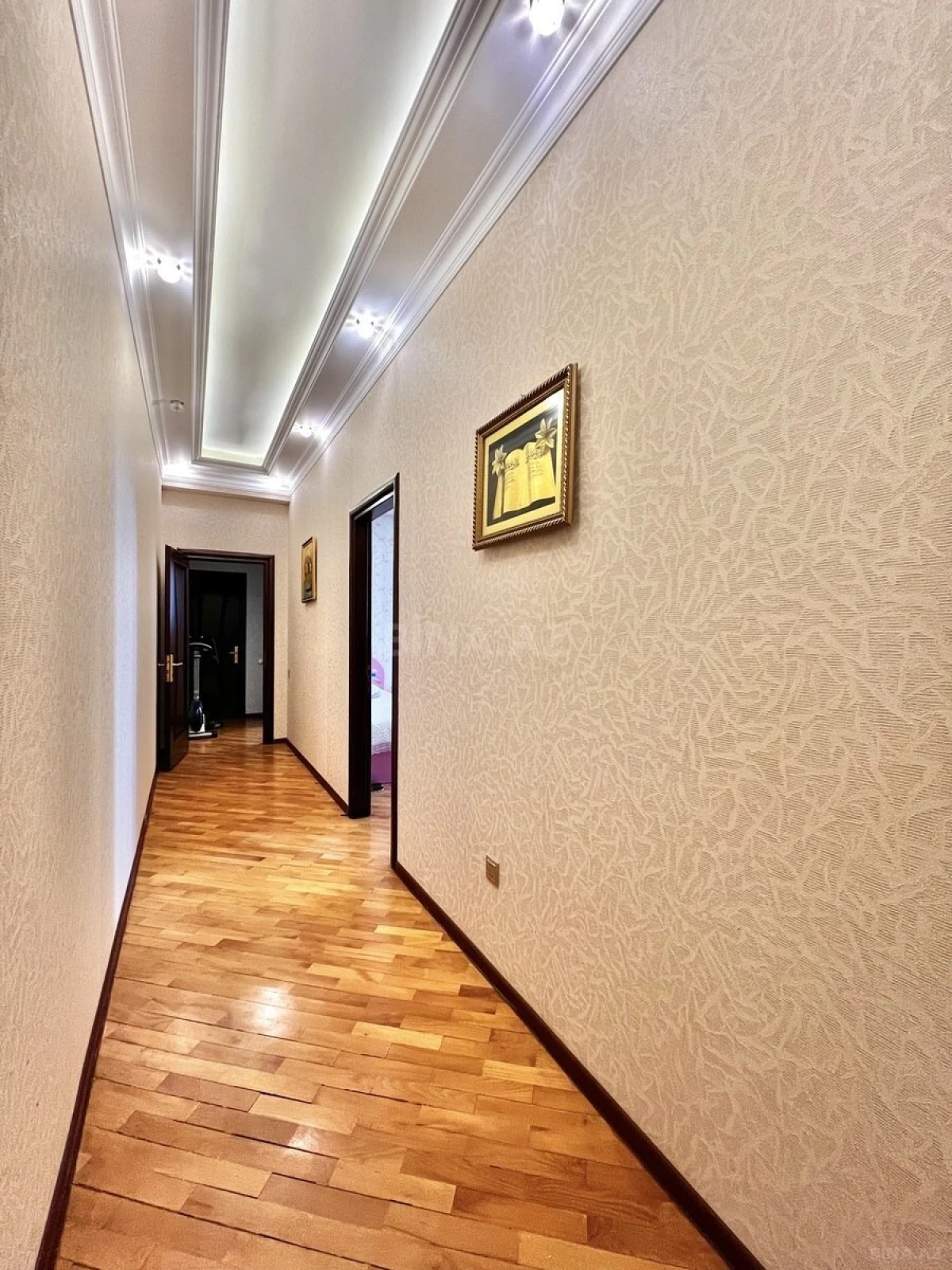 Satılır 3 otaqlı mənzil 152 m²