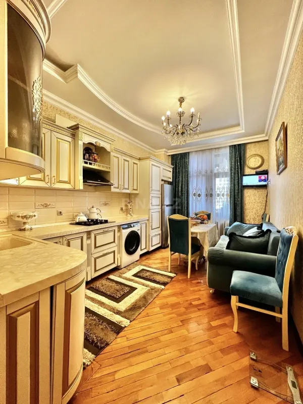 Satılır 3 otaqlı mənzil 152 m²
