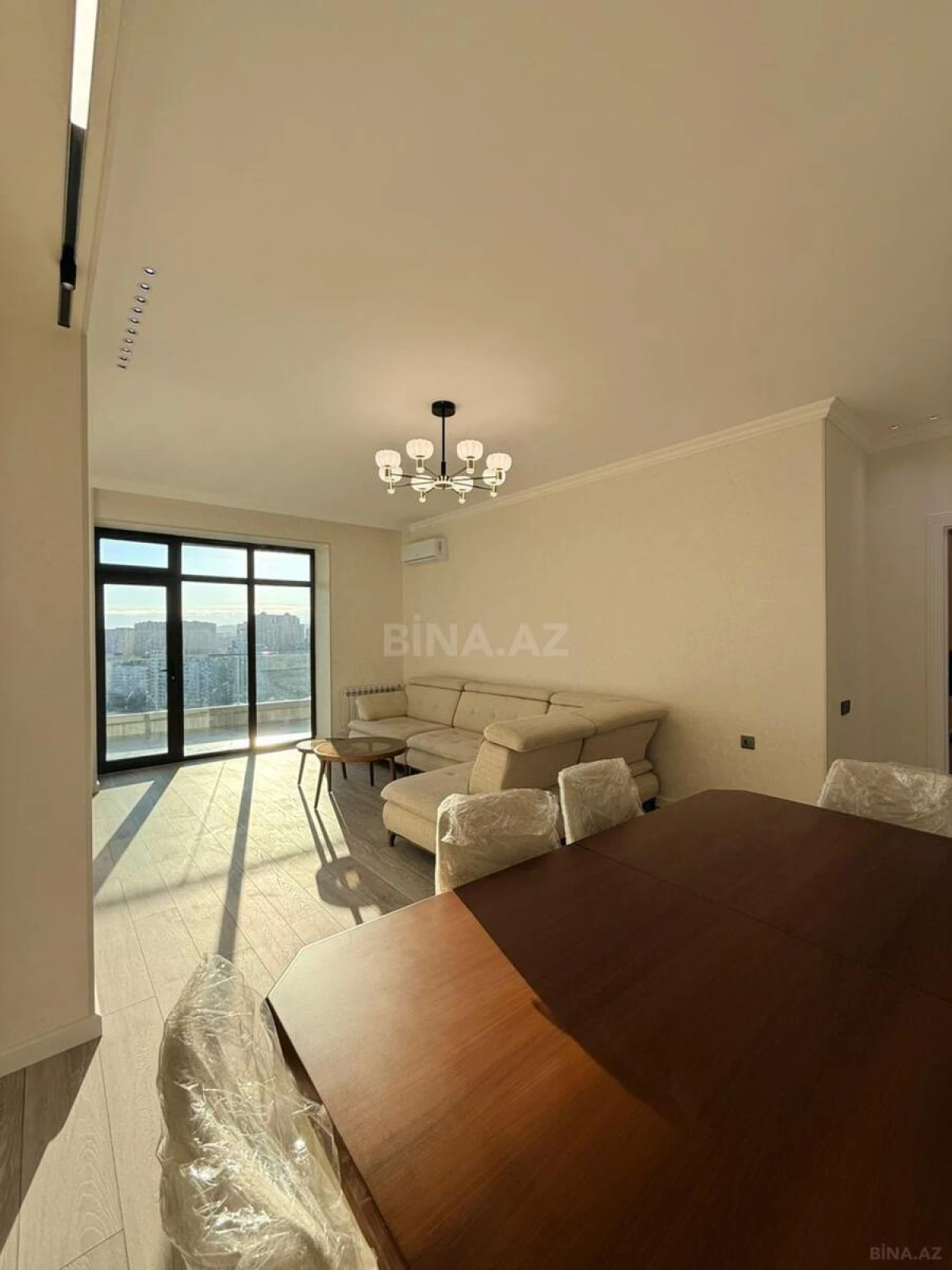 Kirayə verilir 3 otaqlı mənzil 148 m²
