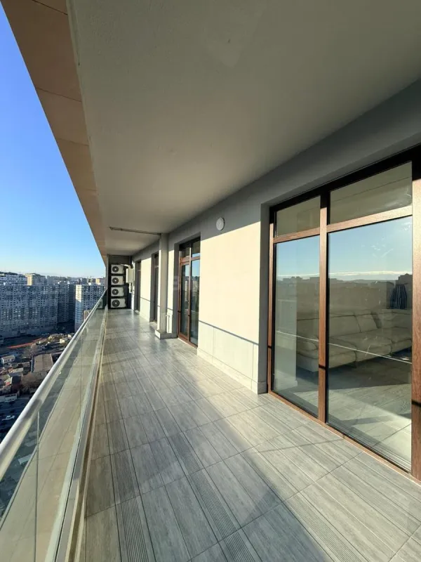 Kirayə verilir 3 otaqlı mənzil 148 m²