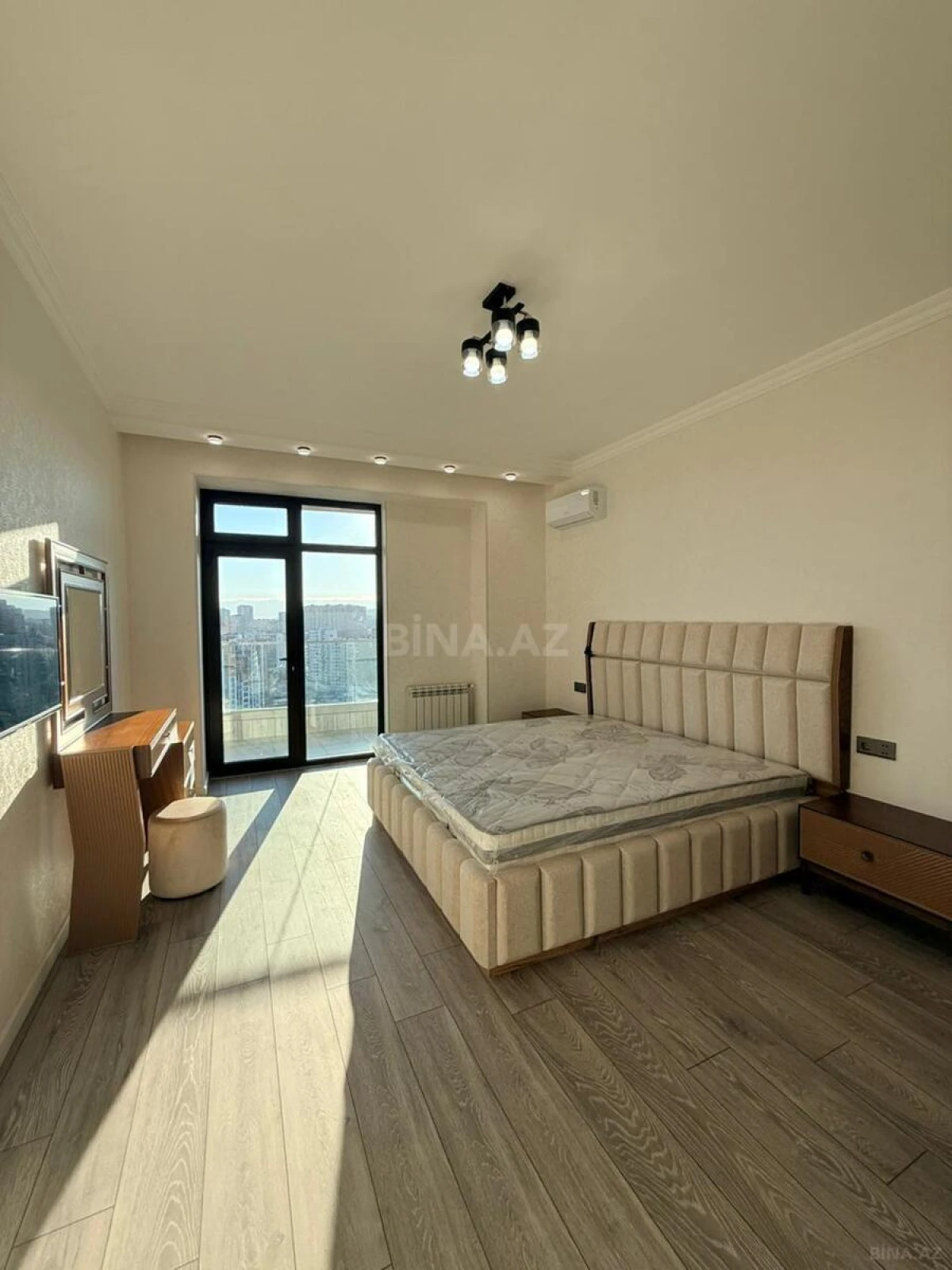 Kirayə verilir 3 otaqlı mənzil 148 m²