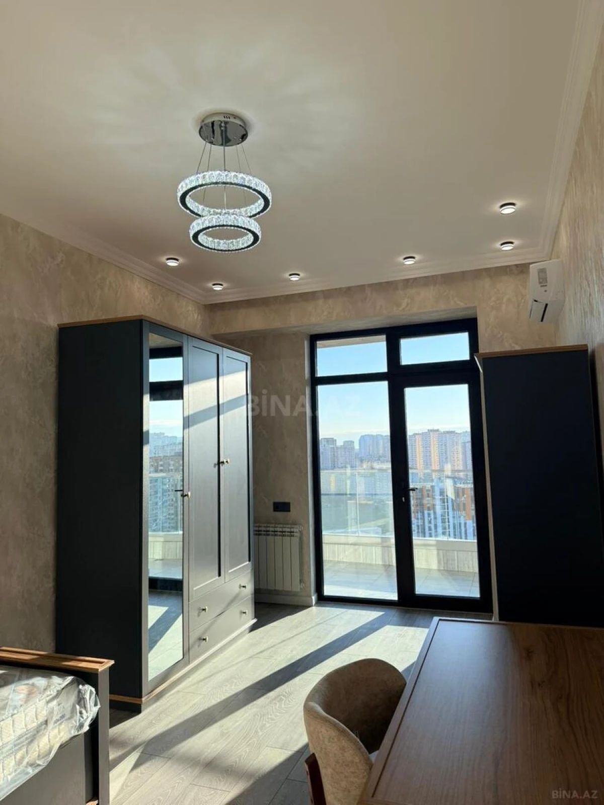 Kirayə verilir 3 otaqlı mənzil 148 m²