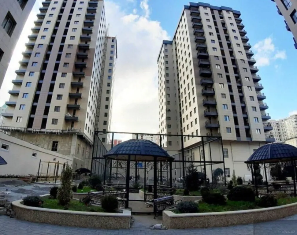 Satılır 4 otaqlı mənzil 195 m²