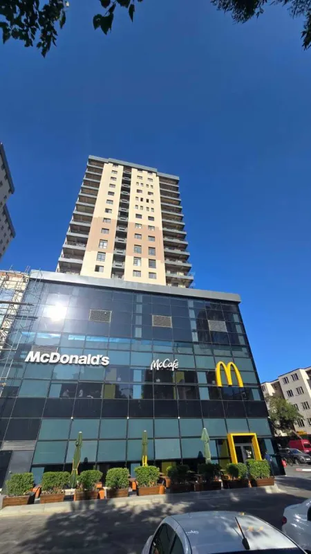 Satılır 4 otaqlı mənzil 195 m²