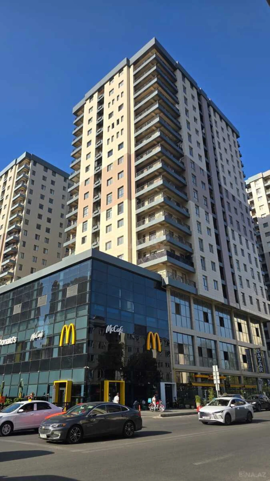 Satılır 4 otaqlı mənzil 195 m²