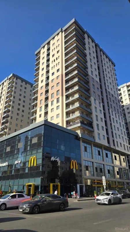 Satılır 4 otaqlı mənzil 195 m²