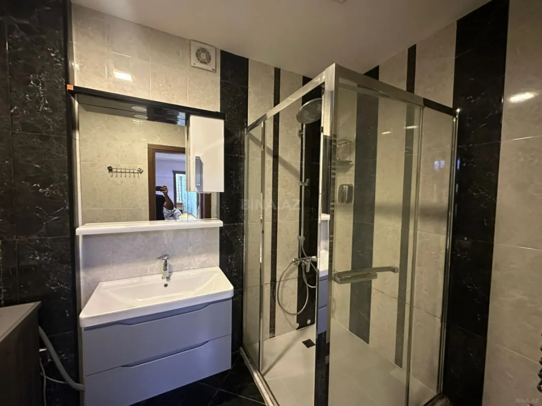 Kirayə verilir 4 otaqlı mənzil 200 m²