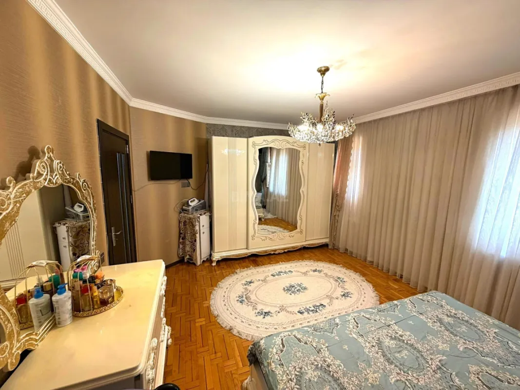 Satılır 5 otaqlı mənzil 120 m²