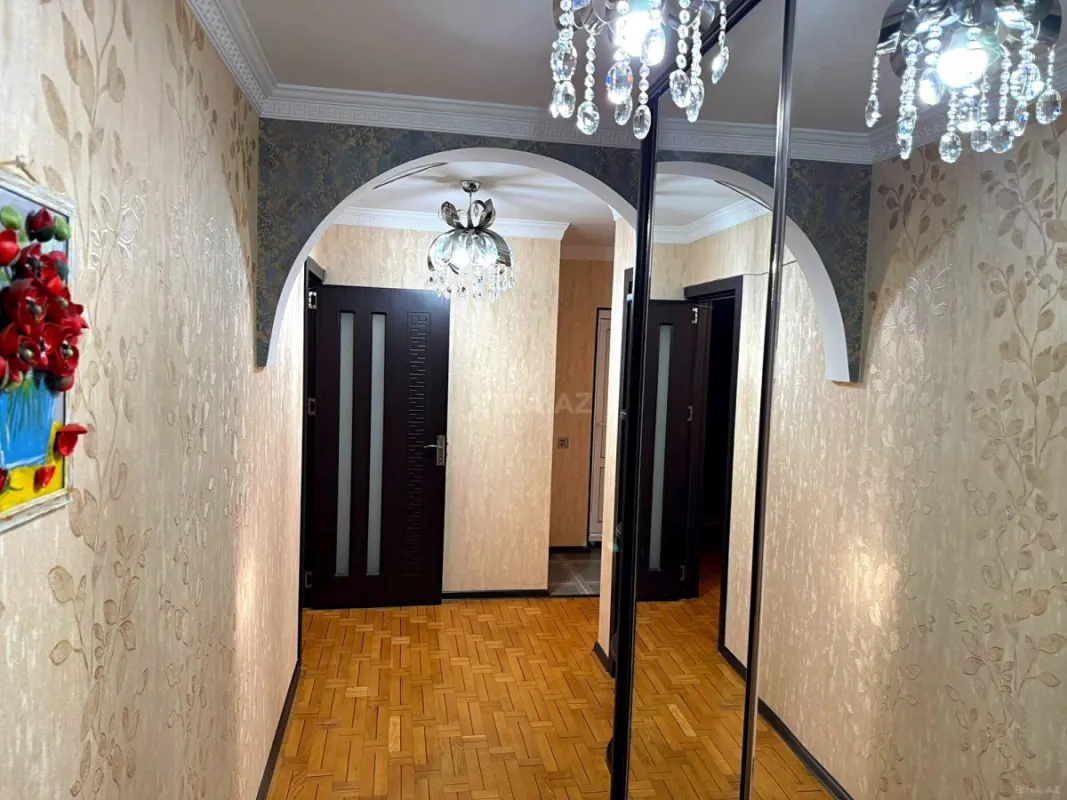 Satılır 5 otaqlı mənzil 120 m²