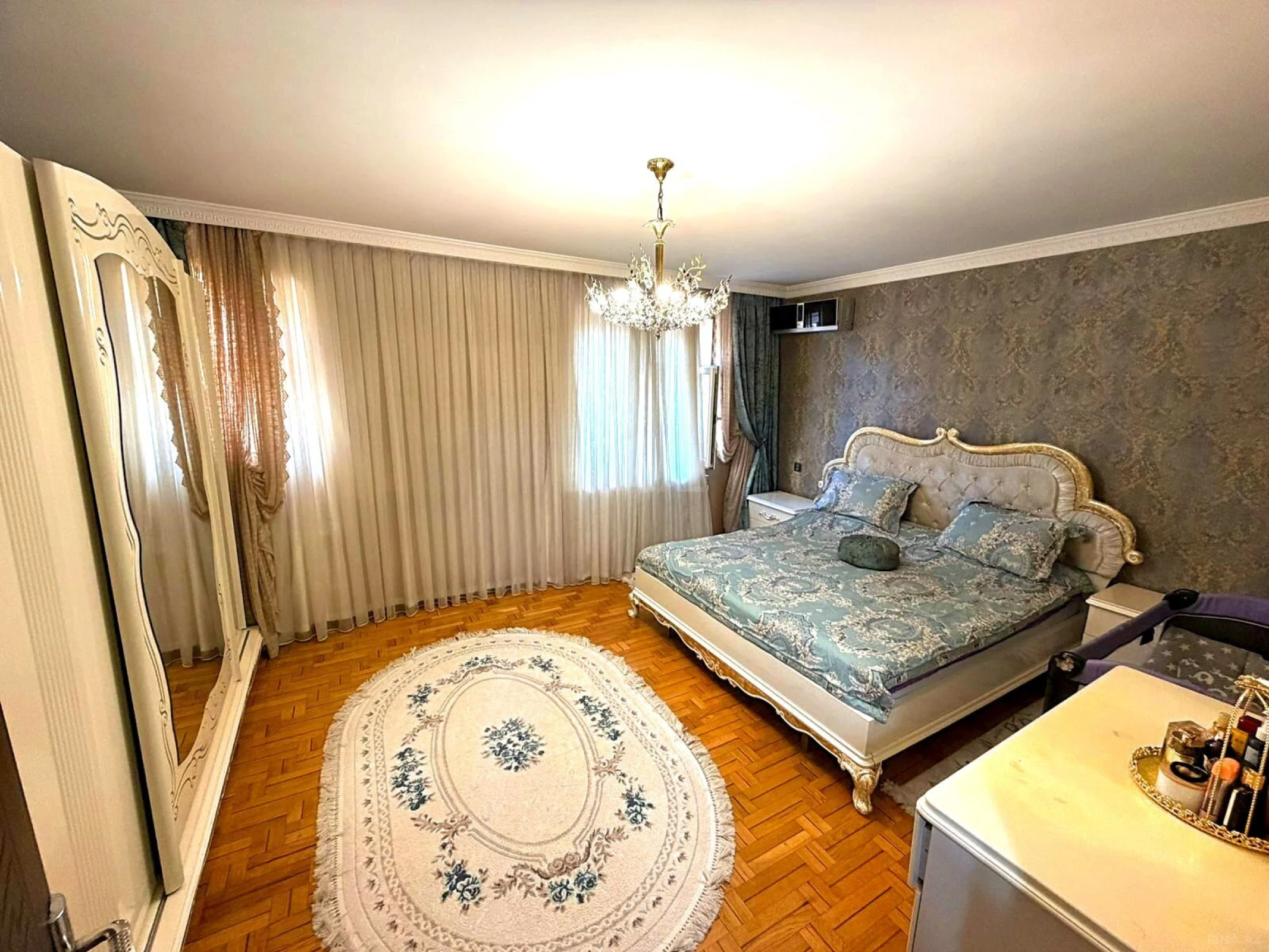 Satılır 5 otaqlı mənzil 120 m²