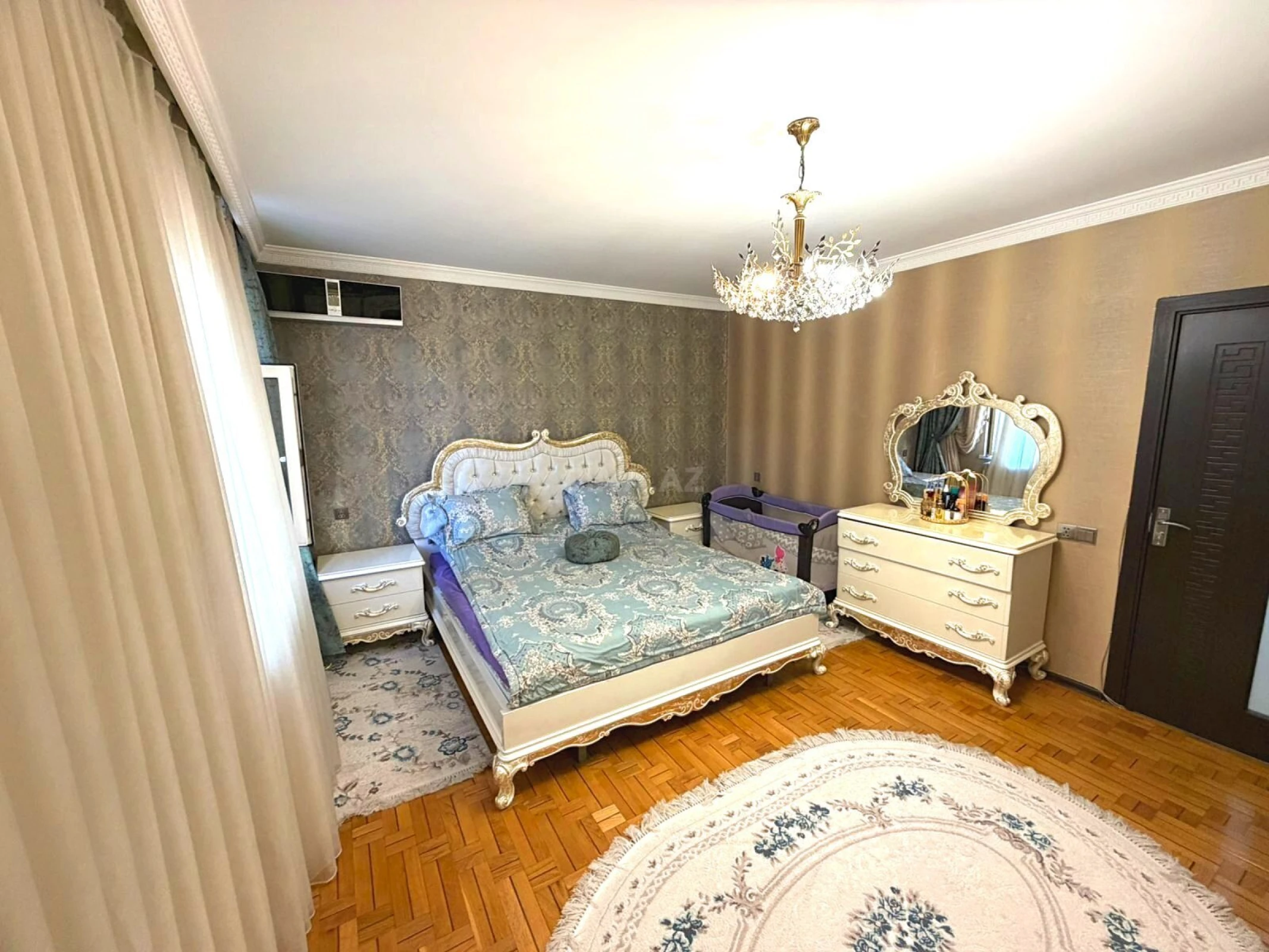 Satılır 5 otaqlı mənzil 120 m²