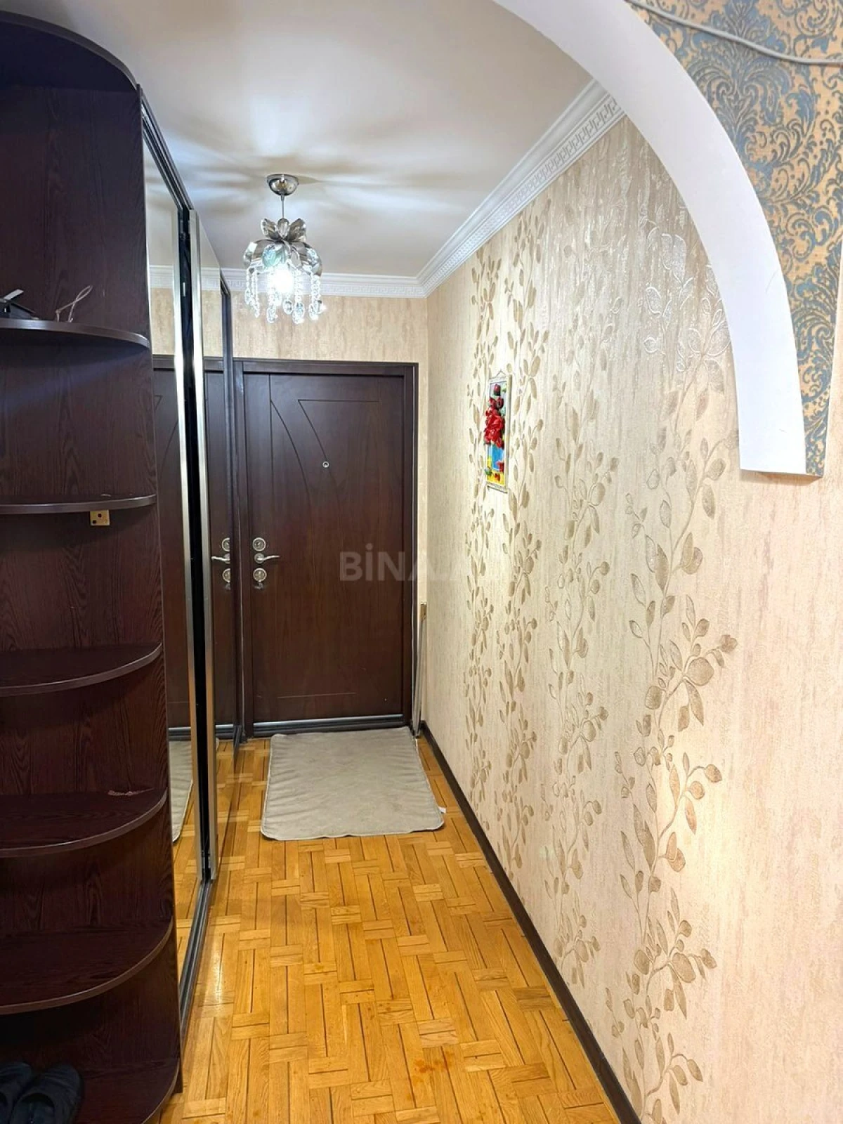 Satılır 5 otaqlı mənzil 120 m²
