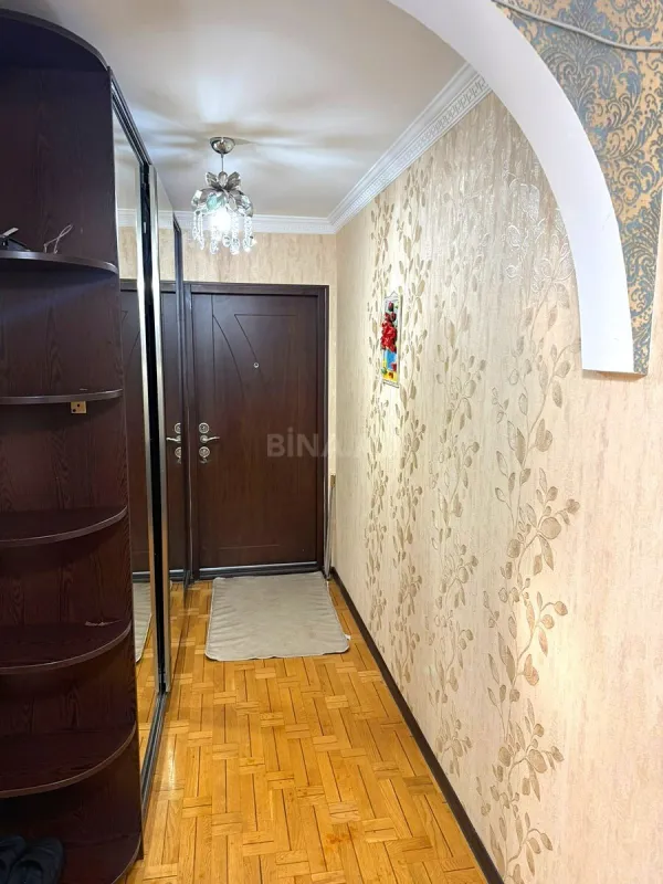 Satılır 5 otaqlı mənzil 120 m²