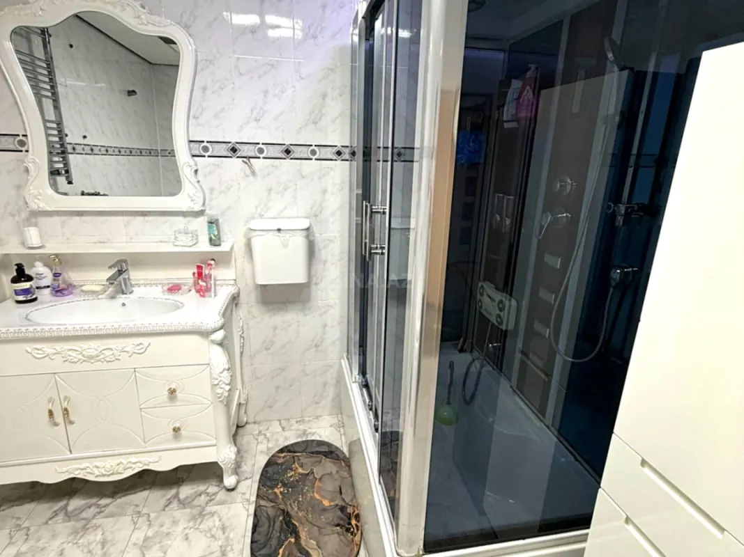 Satılır 5 otaqlı mənzil 120 m²