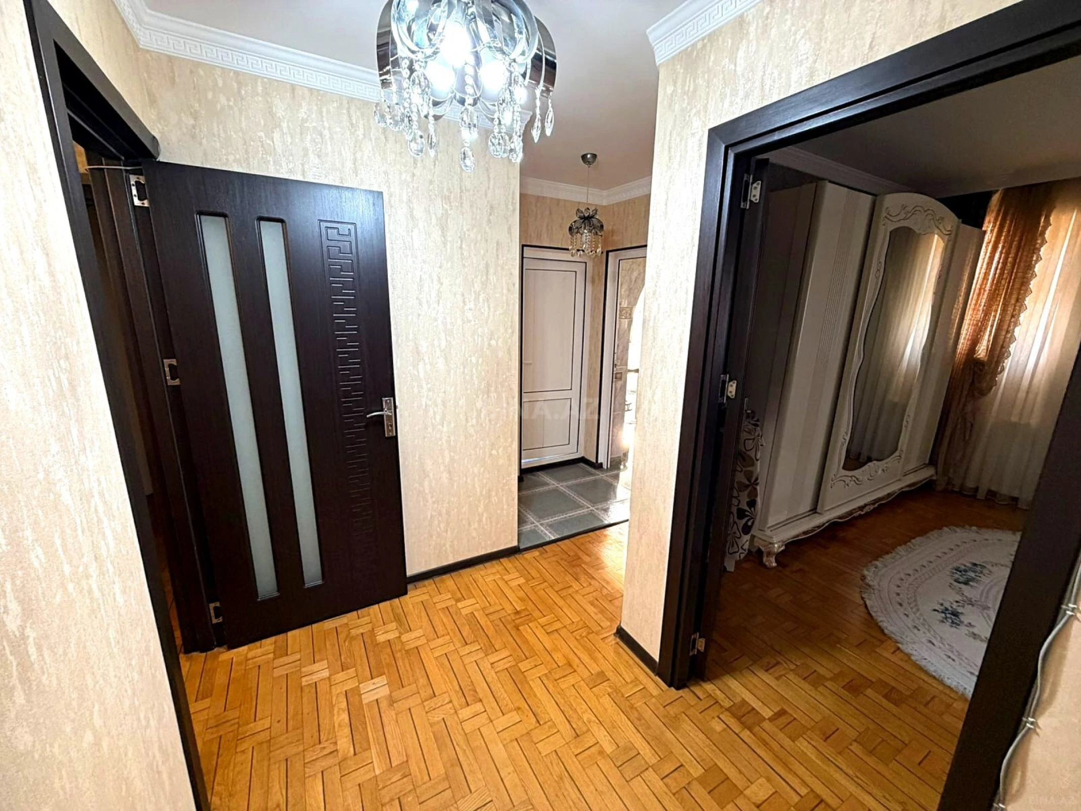 Satılır 5 otaqlı mənzil 120 m²