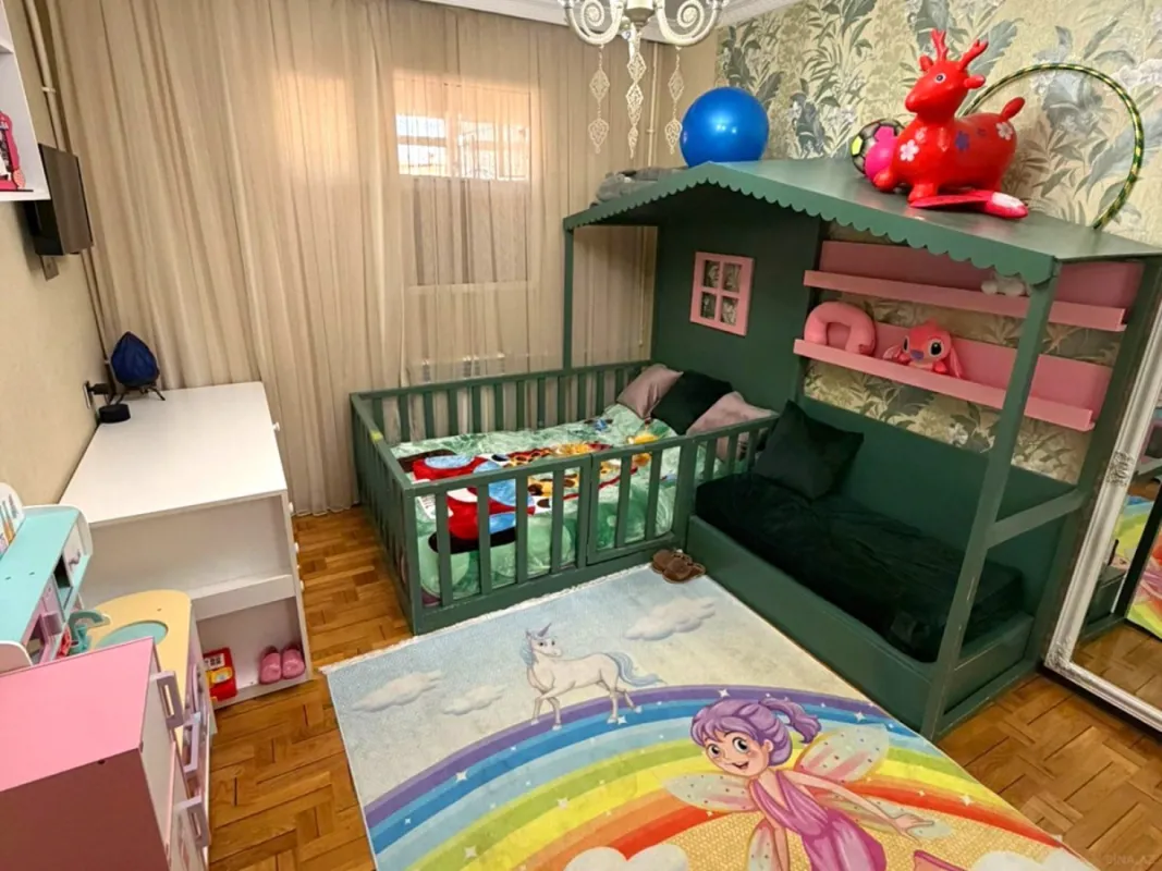 Satılır 5 otaqlı mənzil 120 m²