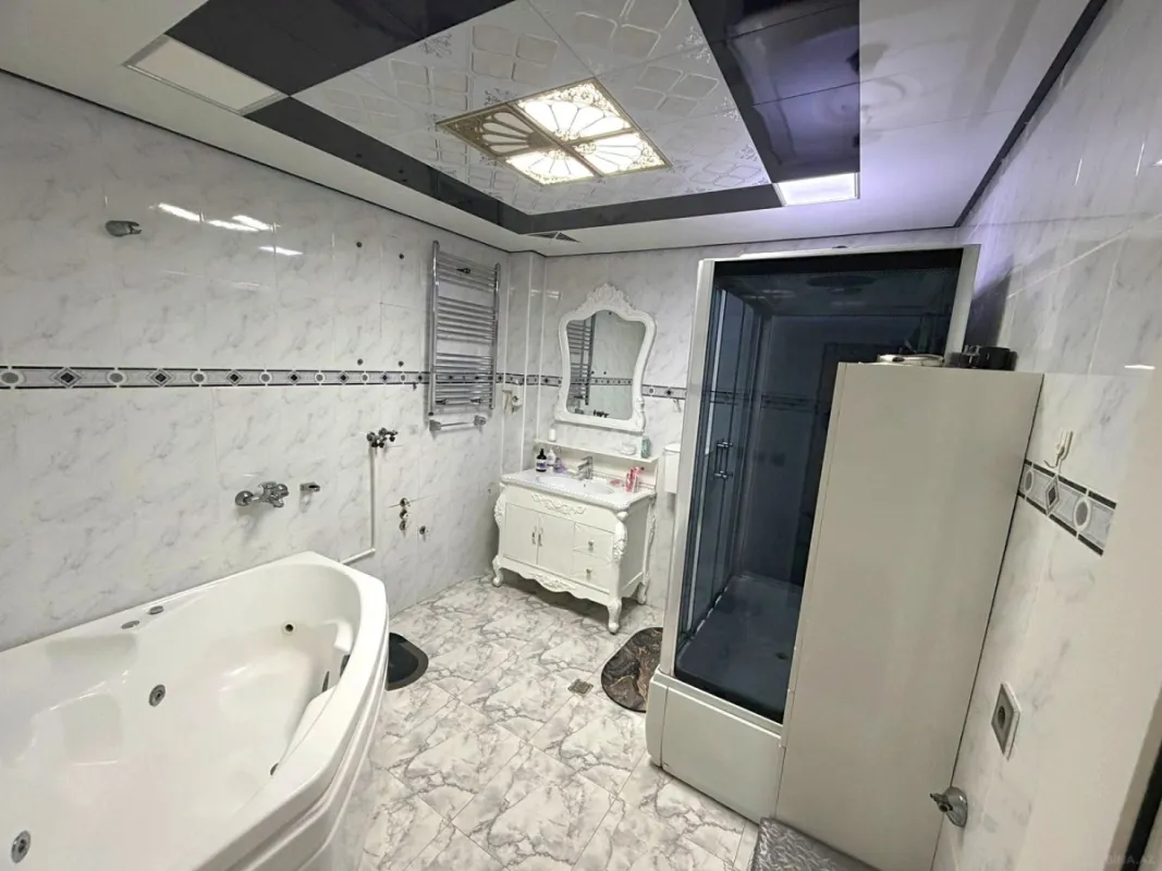 Satılır 5 otaqlı mənzil 120 m²