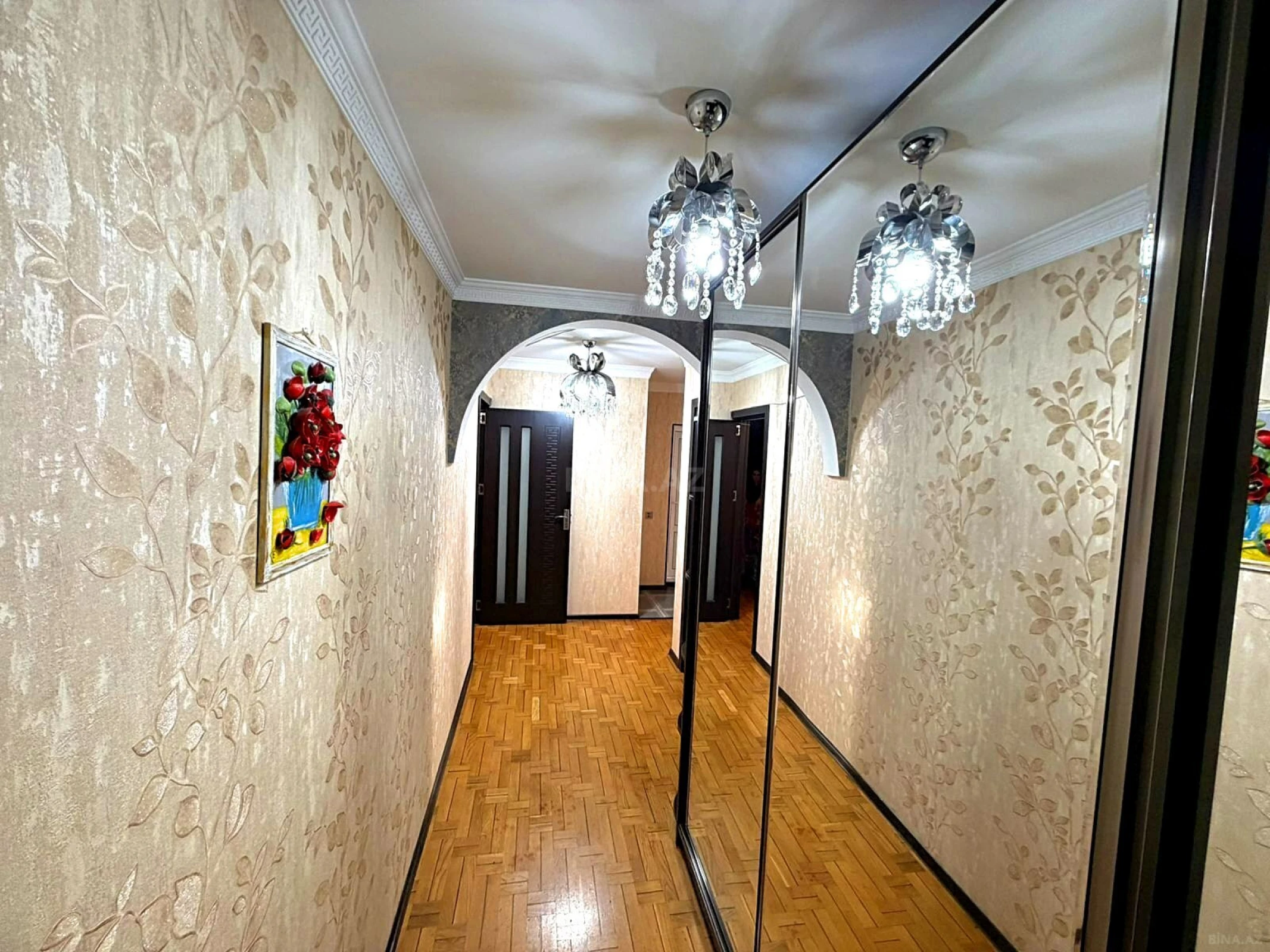 Satılır 5 otaqlı mənzil 120 m²
