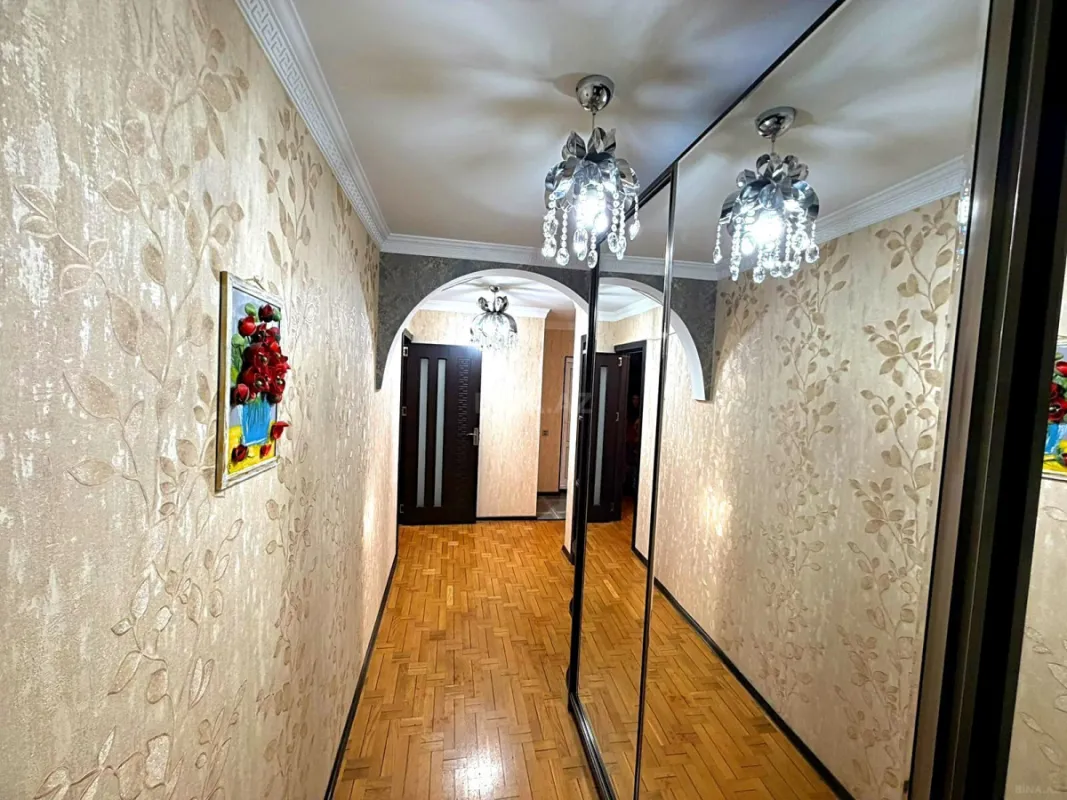 Satılır 5 otaqlı mənzil 120 m²