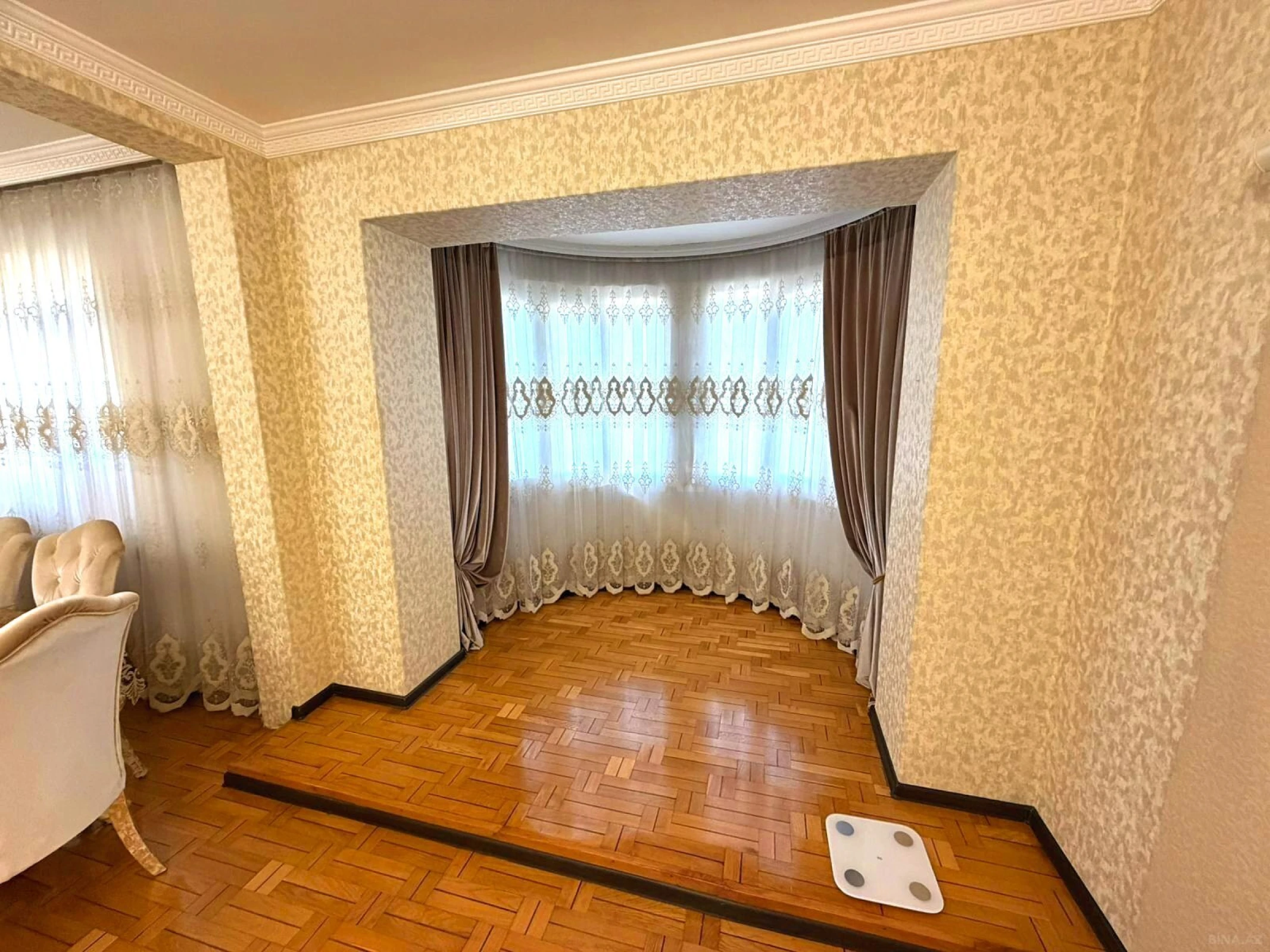 Satılır 5 otaqlı mənzil 120 m²