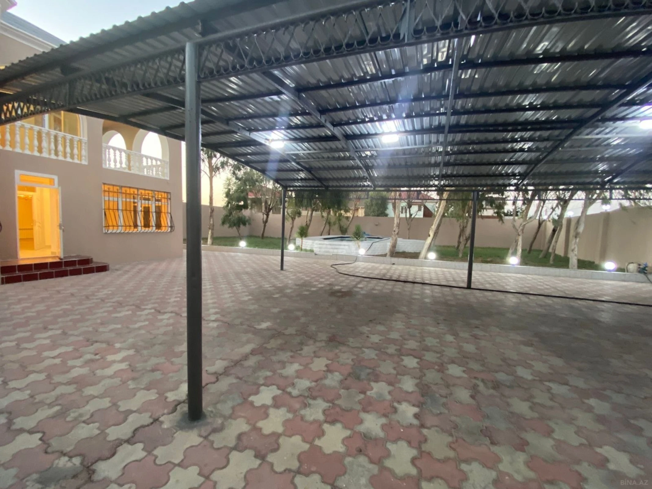 Satılır 5 otaqlı həyət evi 160 m²