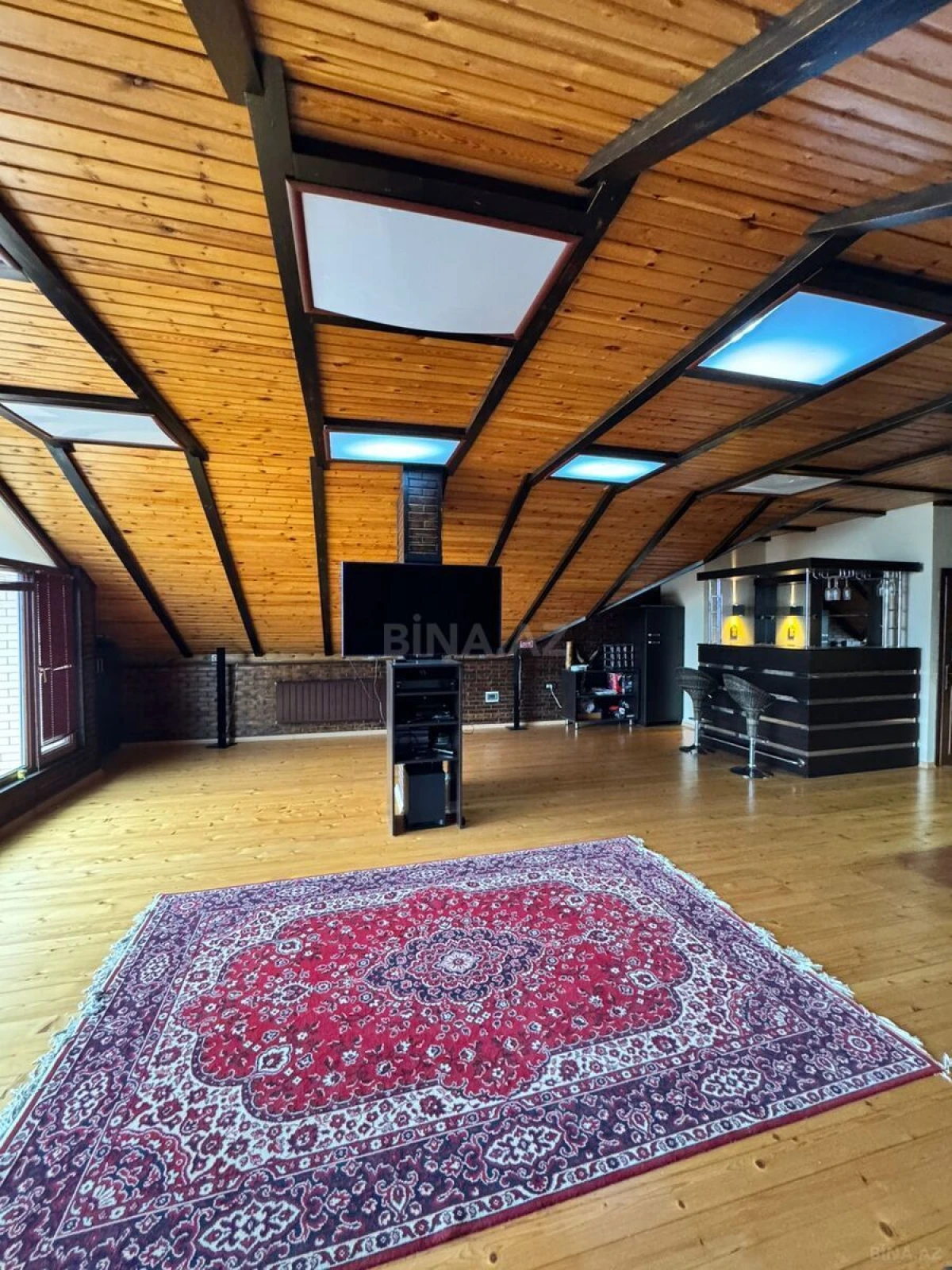 Satılır 5 otaqlı həyət evi 275 m²