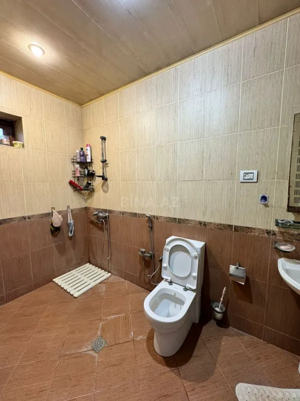 Satılır 5 otaqlı həyət evi 275 m²