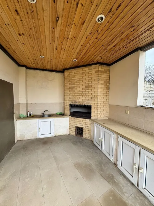 Satılır 5 otaqlı həyət evi 275 m²