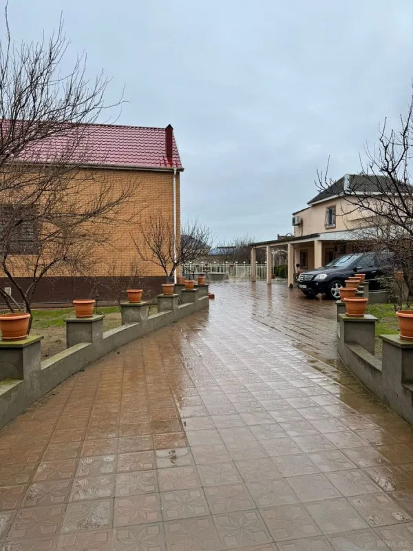 Satılır 5 otaqlı həyət evi 275 m²