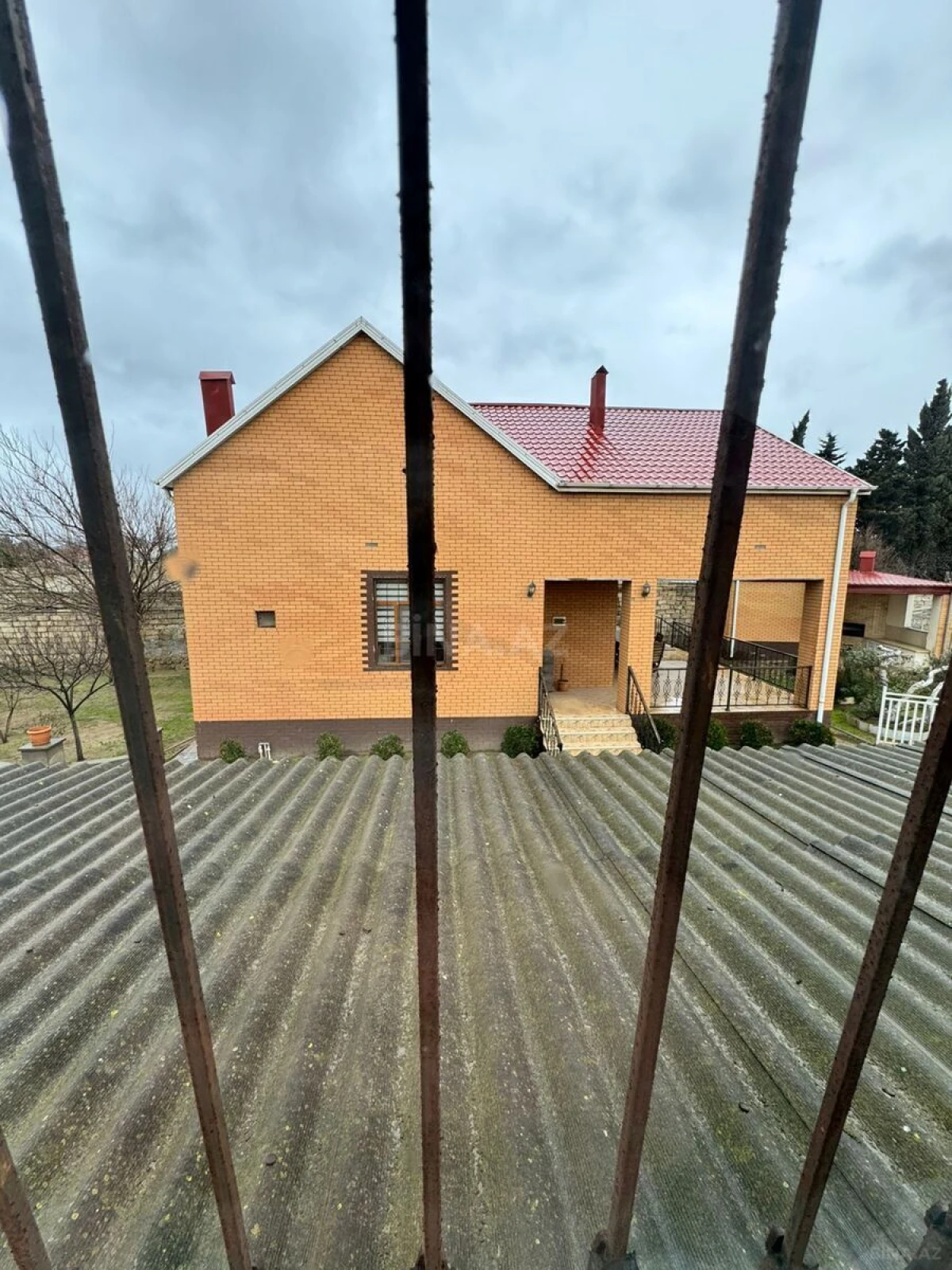 Satılır 5 otaqlı həyət evi 275 m²