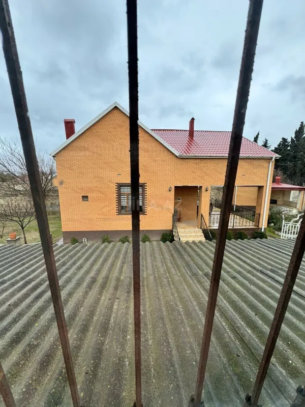 Satılır 5 otaqlı həyət evi 275 m²