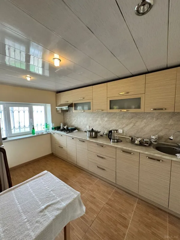 Satılır 5 otaqlı həyət evi 275 m²