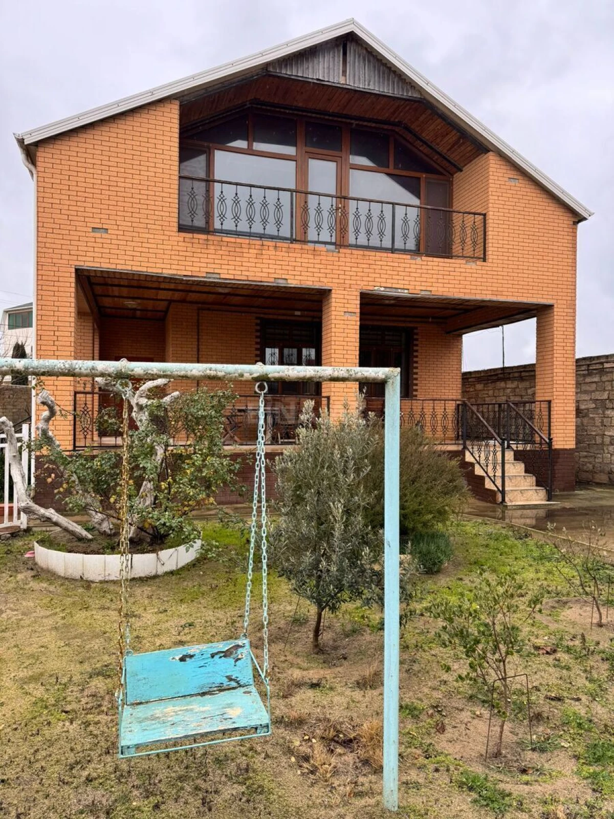 Satılır 5 otaqlı həyət evi 275 m²