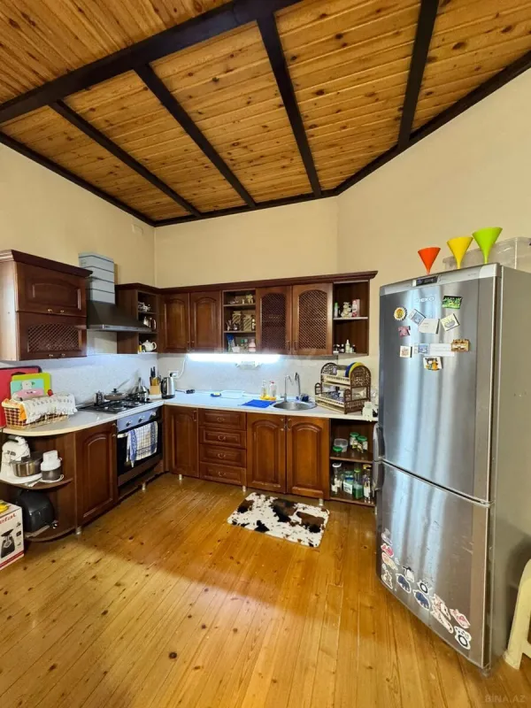 Satılır 5 otaqlı həyət evi 275 m²