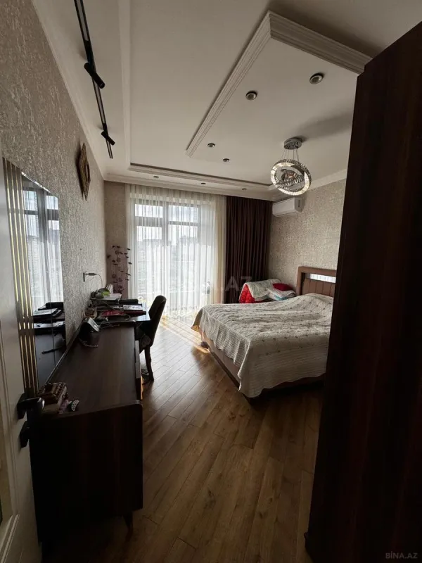 Satılır 3 otaqlı mənzil 148 m²