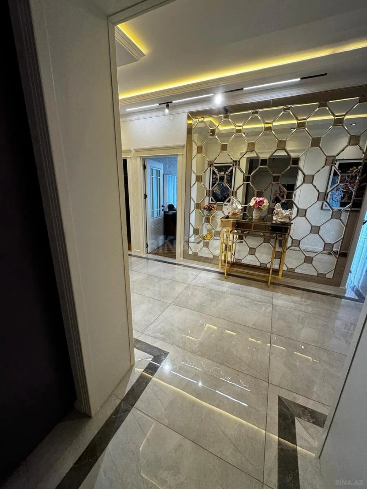 Satılır 3 otaqlı mənzil 148 m²