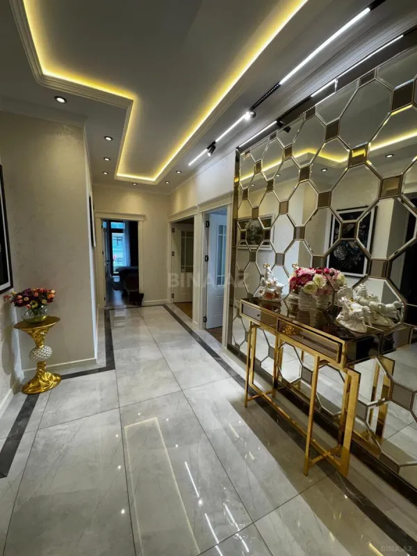 Satılır 3 otaqlı mənzil 148 m²