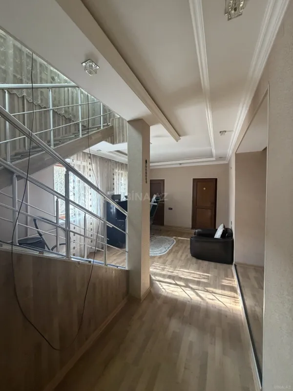 Satılır 10 otaqlı həyət evi 400 m²