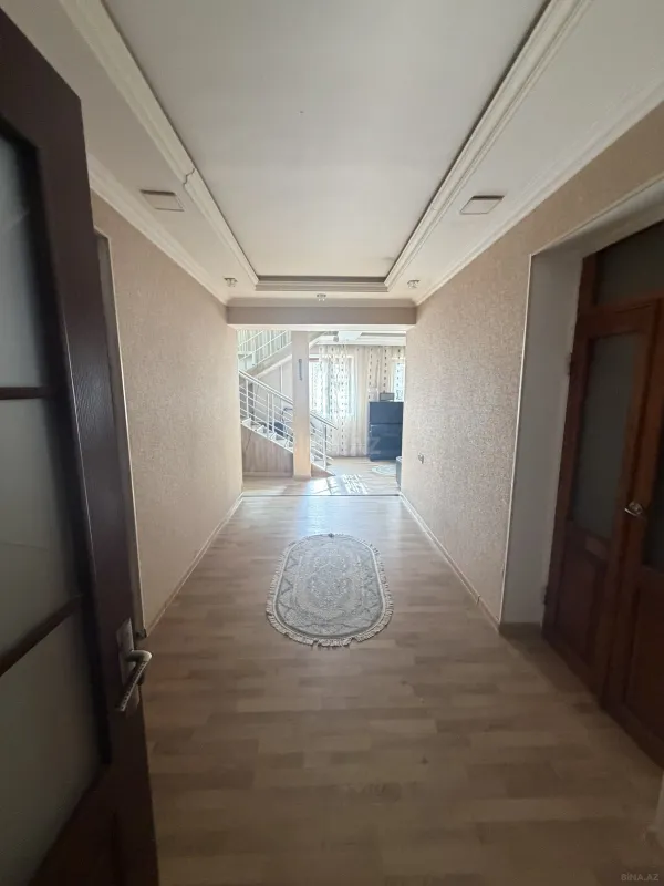Satılır 10 otaqlı həyət evi 400 m²