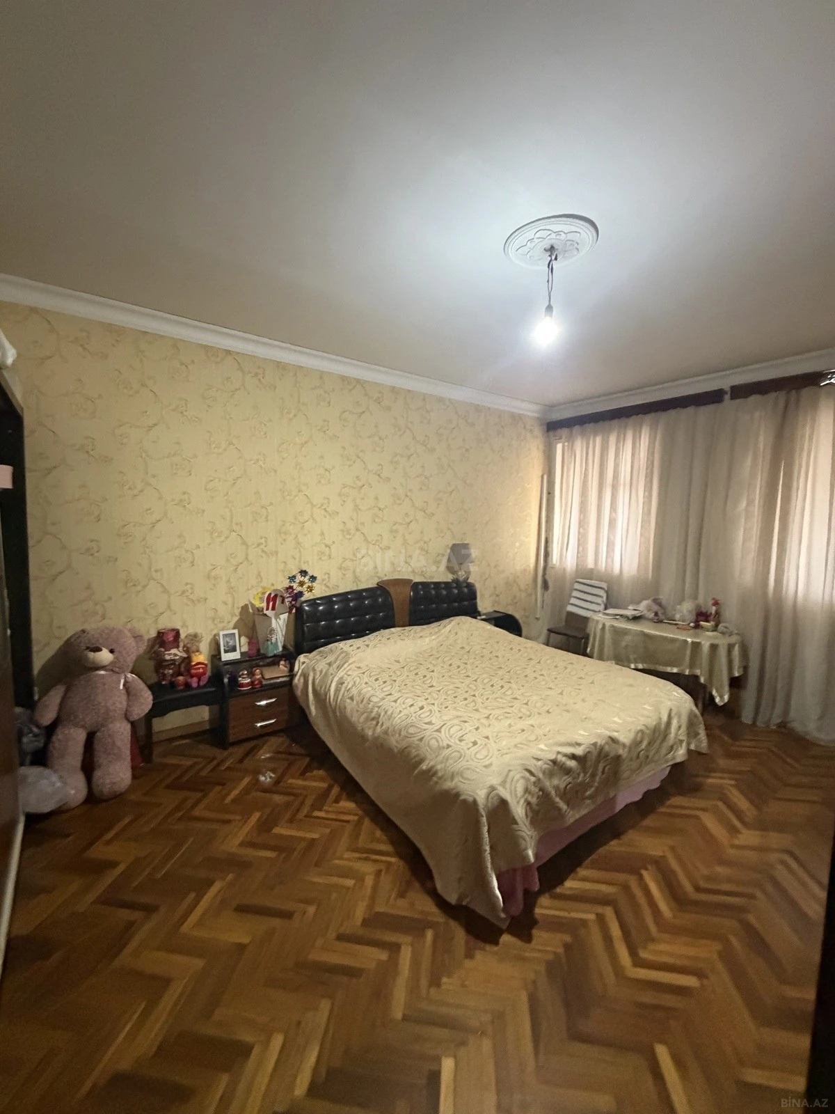 Satılır 10 otaqlı həyət evi 400 m²