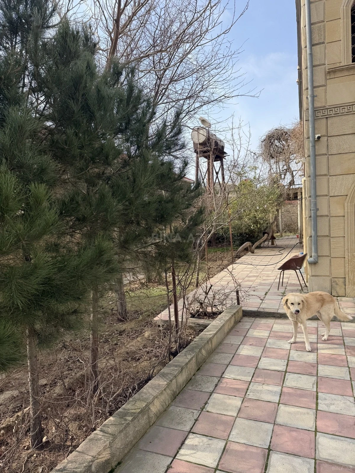 Satılır 10 otaqlı həyət evi 400 m²