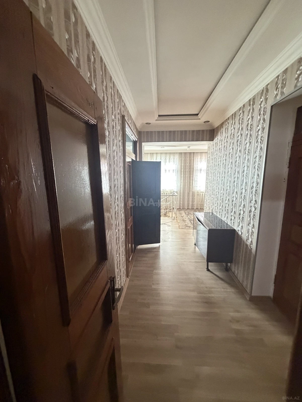 Satılır 10 otaqlı həyət evi 400 m²
