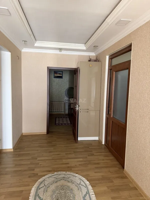 Satılır 10 otaqlı həyət evi 400 m²