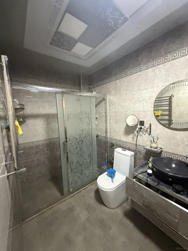 Satılır 10 otaqlı həyət evi 400 m²