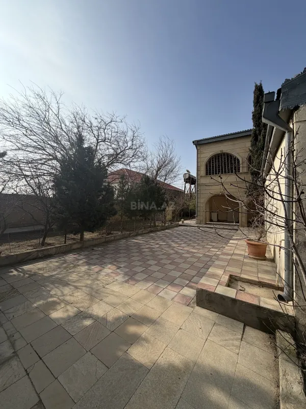 Satılır 10 otaqlı həyət evi 400 m²